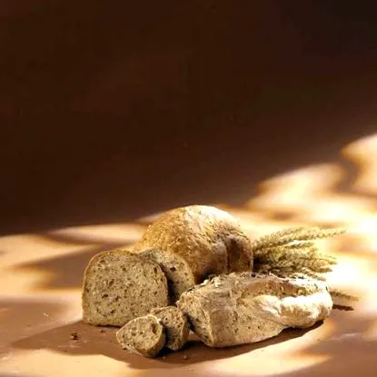 відіграє роль