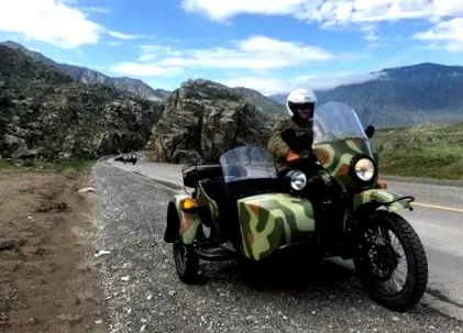 oldal motorkerékpárokkal