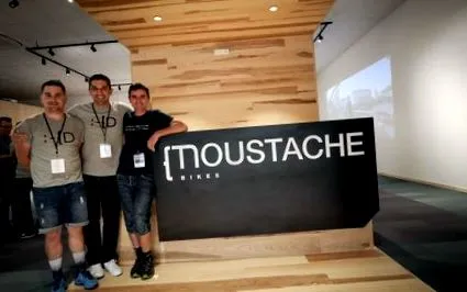 mustache lansarea