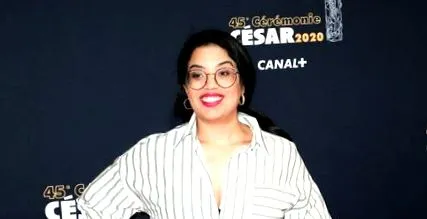 este