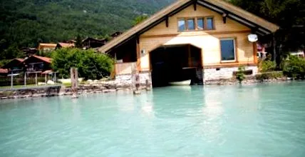 știri