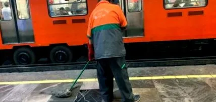 малко
