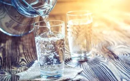 воду