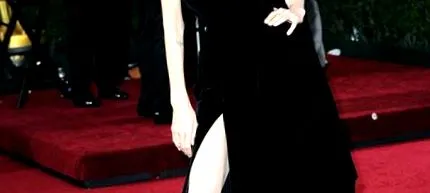 supărată jolie