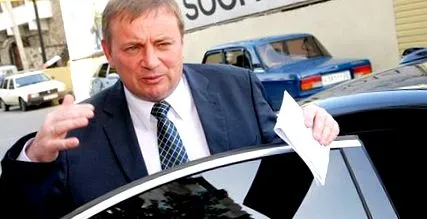 primarul aici