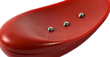 segítik