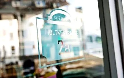 café