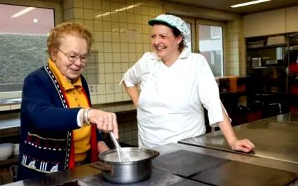örömmel