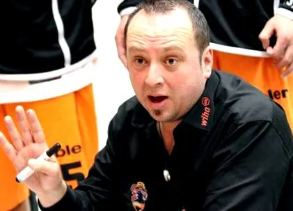 edzője