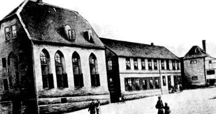 éves