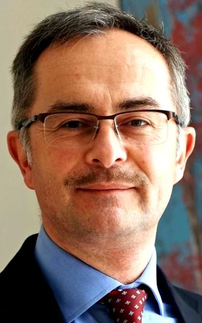 állnak