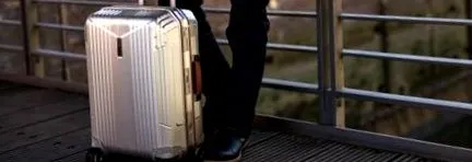 bőröndjét