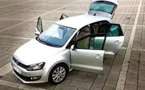 майже 3500