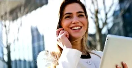 prin WhatsApp