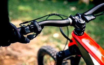 e-mountainbike lovaglási