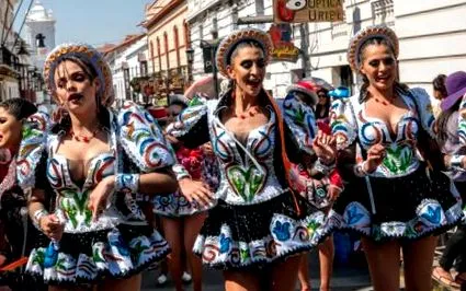 танцување