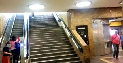 este