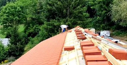 piros tetőcserepek