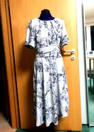 április