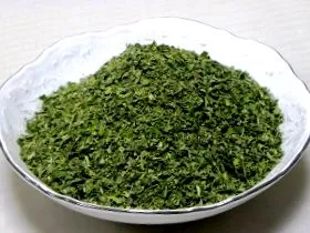 зелен
