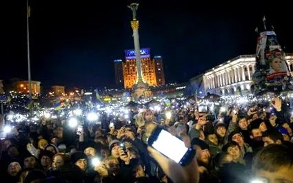 втрачає