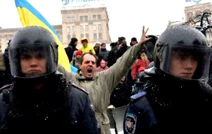 бути посередником
