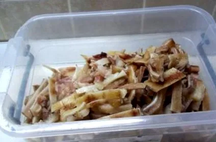 како
