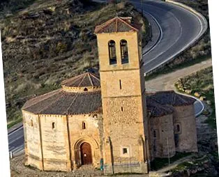 három
