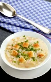 Burgonyaleves kenyérkockákkal