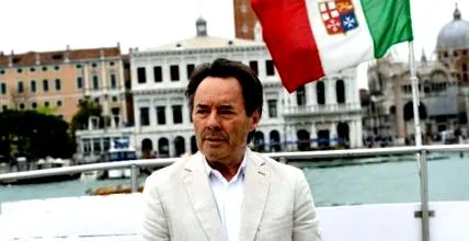 știri