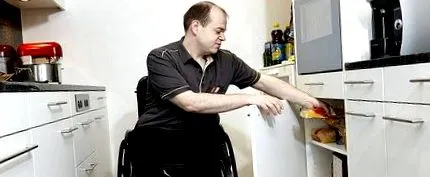 удар