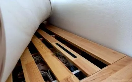 segít