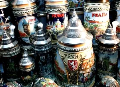 trăiește