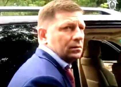 политически