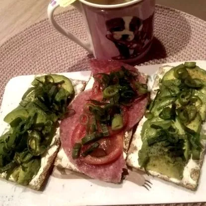 postări