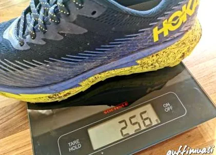 detaliat hoka