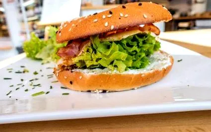 híres