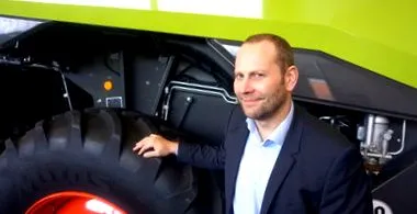 szakemberek