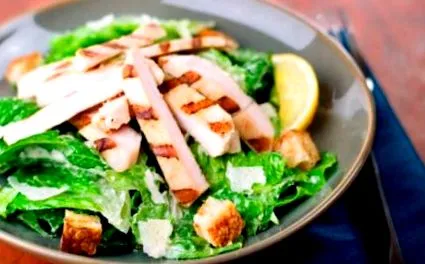 salată caesar