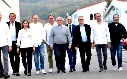 prezintă