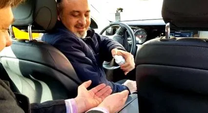 како