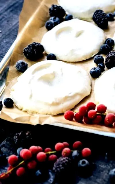 pavlova berry