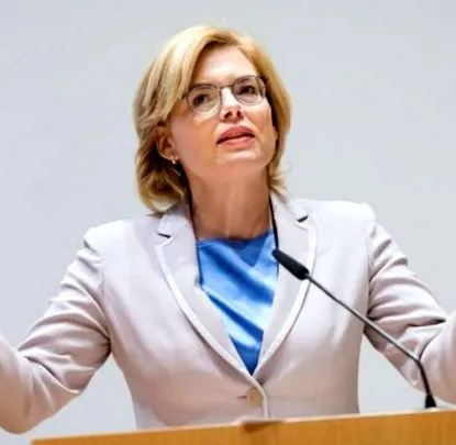 dorește