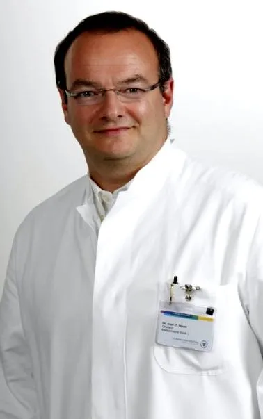 Bernhard kórházból
