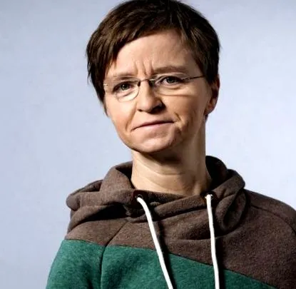 každý