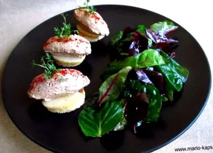 crostini körtével