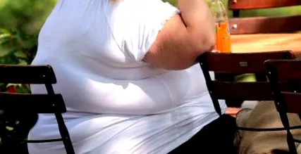 trăiesc oamenii