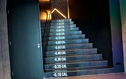 declanșează