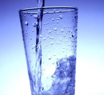 вода