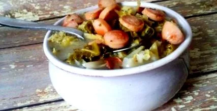 ковбасками салатна
